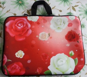 laptopväska med rosenmönster