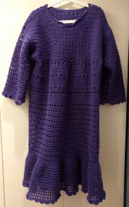 virkad ultraviolett lila klänning järbo vinga crochet purple dress
